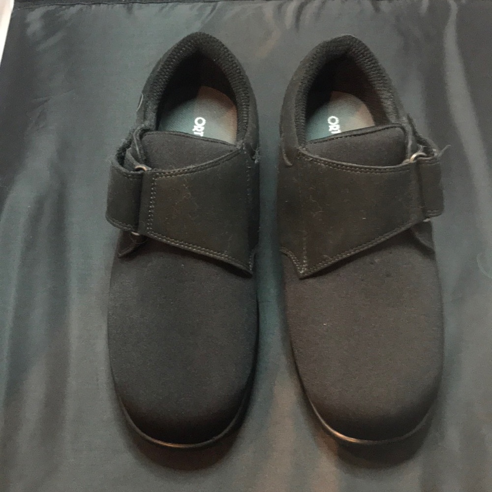 Woman’s Orthopedic shoes by Orthofeet.  8.5 2Ewide